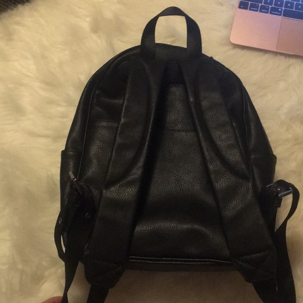 Desa Backpack - Picture 2 of 4